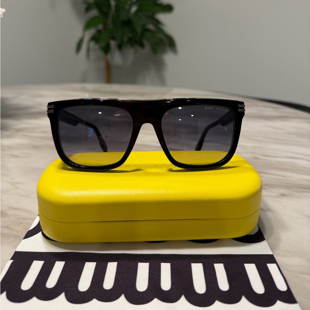 Marc Jacobs Sunglasses - 586/S Black with gold accent